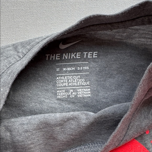 Nike girls 3T short sleeve shirt and shorts outfit - Picture 5 of 6